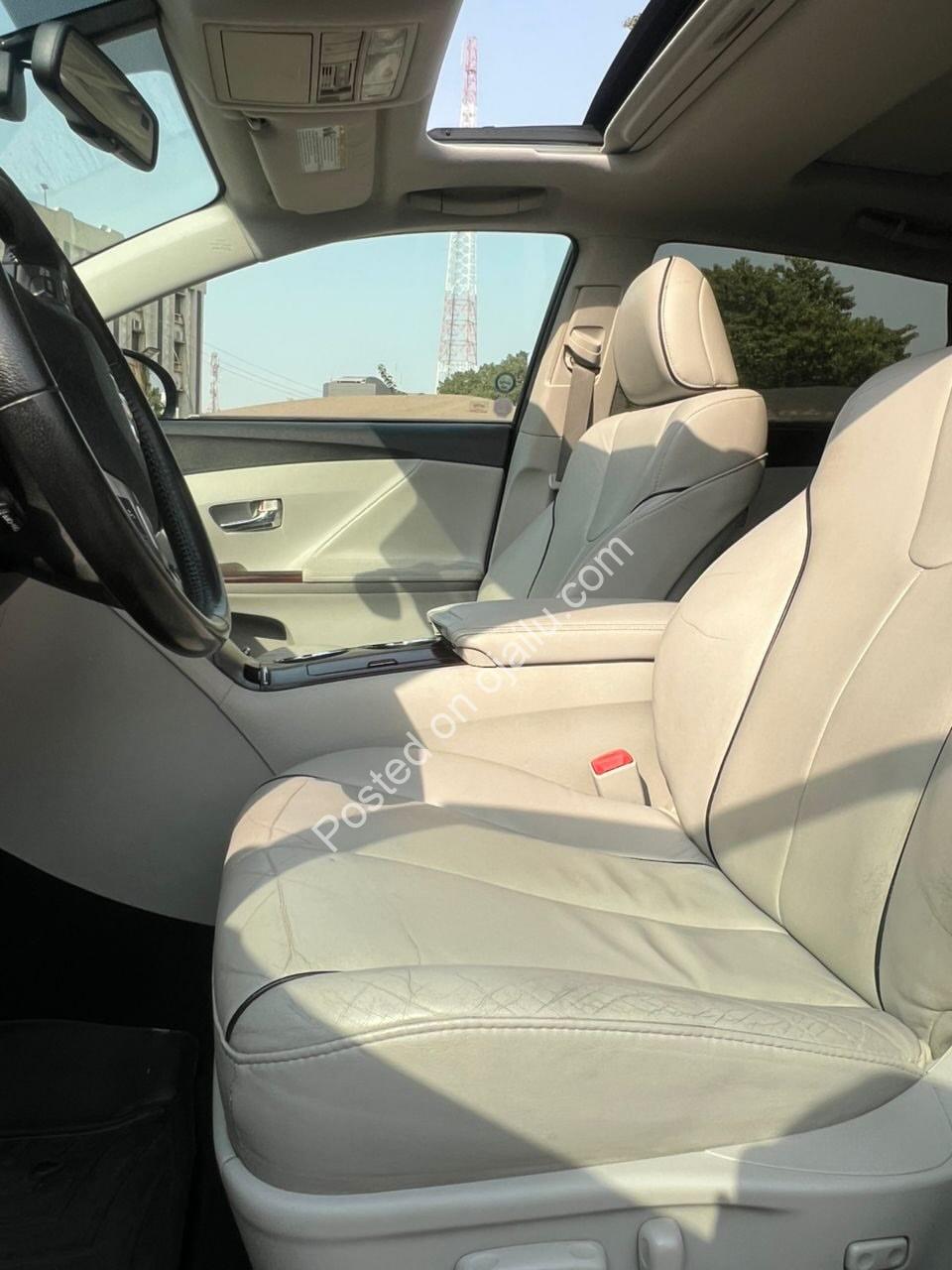 2012 Toyota Venza: Full Option, Accident-Free Luxury