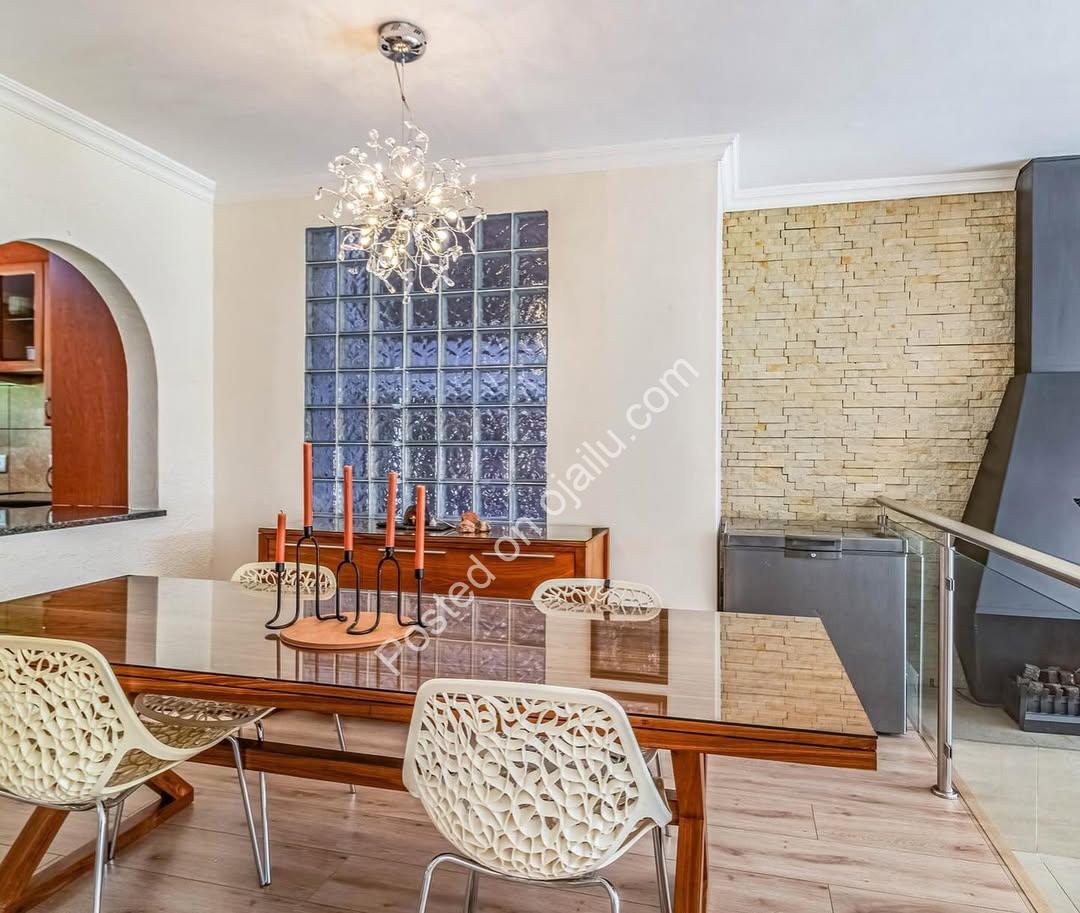 Modern 3-Bed Duplex: Your Private Garden Sanctuary