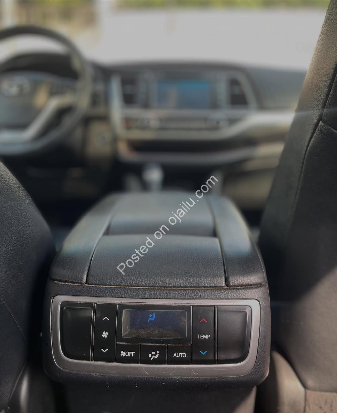 2016 Highlander XLE AWD: Luxury SUV, Sunroof, 3 Rows