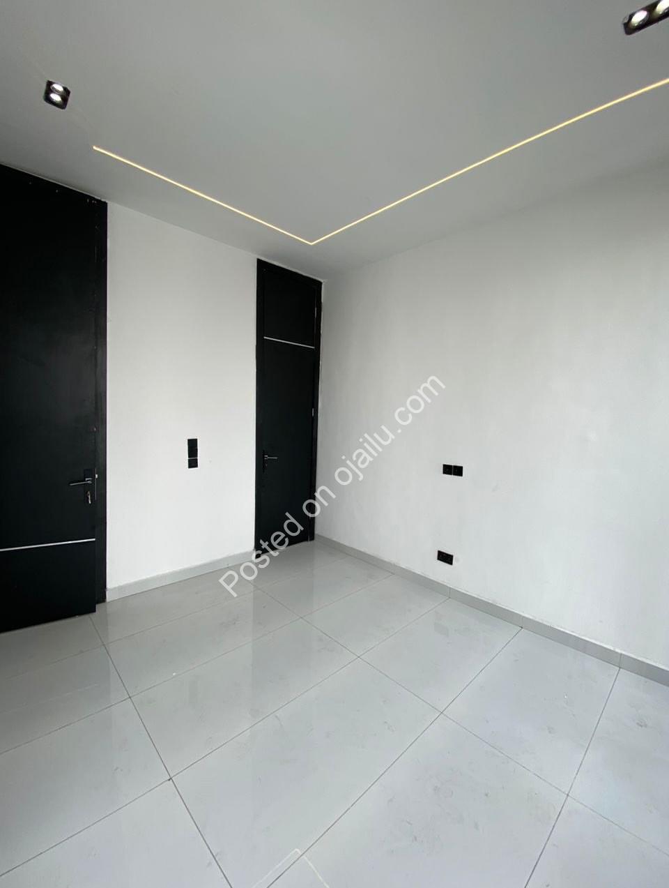 Exquisite 5-Bed Duplex in Prime Lekki | Brand New & Flood-Free