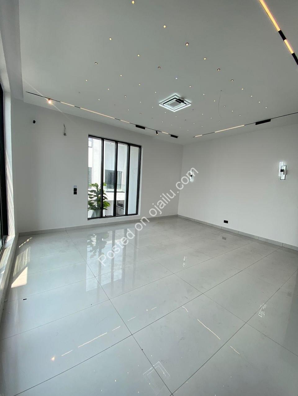 Exquisite 5-Bed Duplex in Prime Lekki | Brand New & Flood-Free