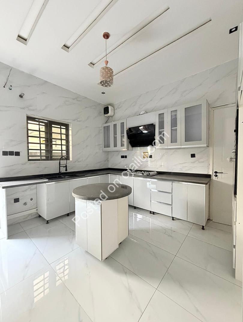 Stunning 5-Bedroom Haven in Prime Ikota