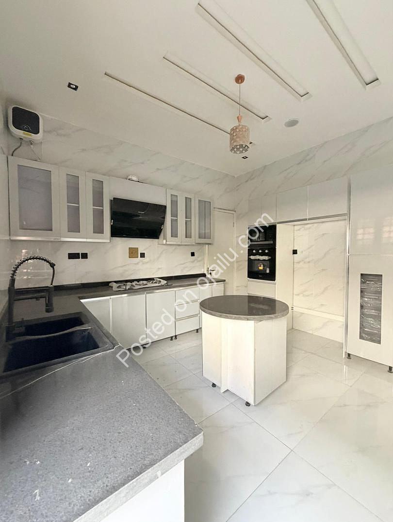 Stunning 5-Bedroom Haven in Prime Ikota