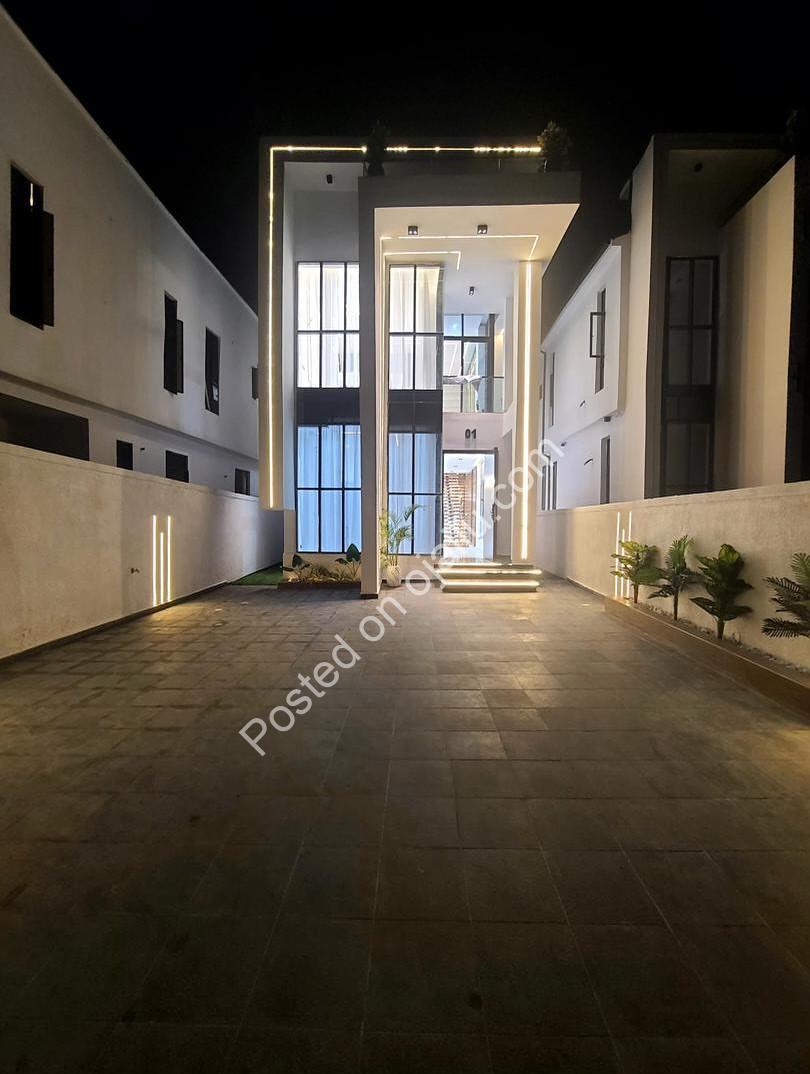 Luxury 5-Bedroom Estate with Private Pool in Ikota GRA