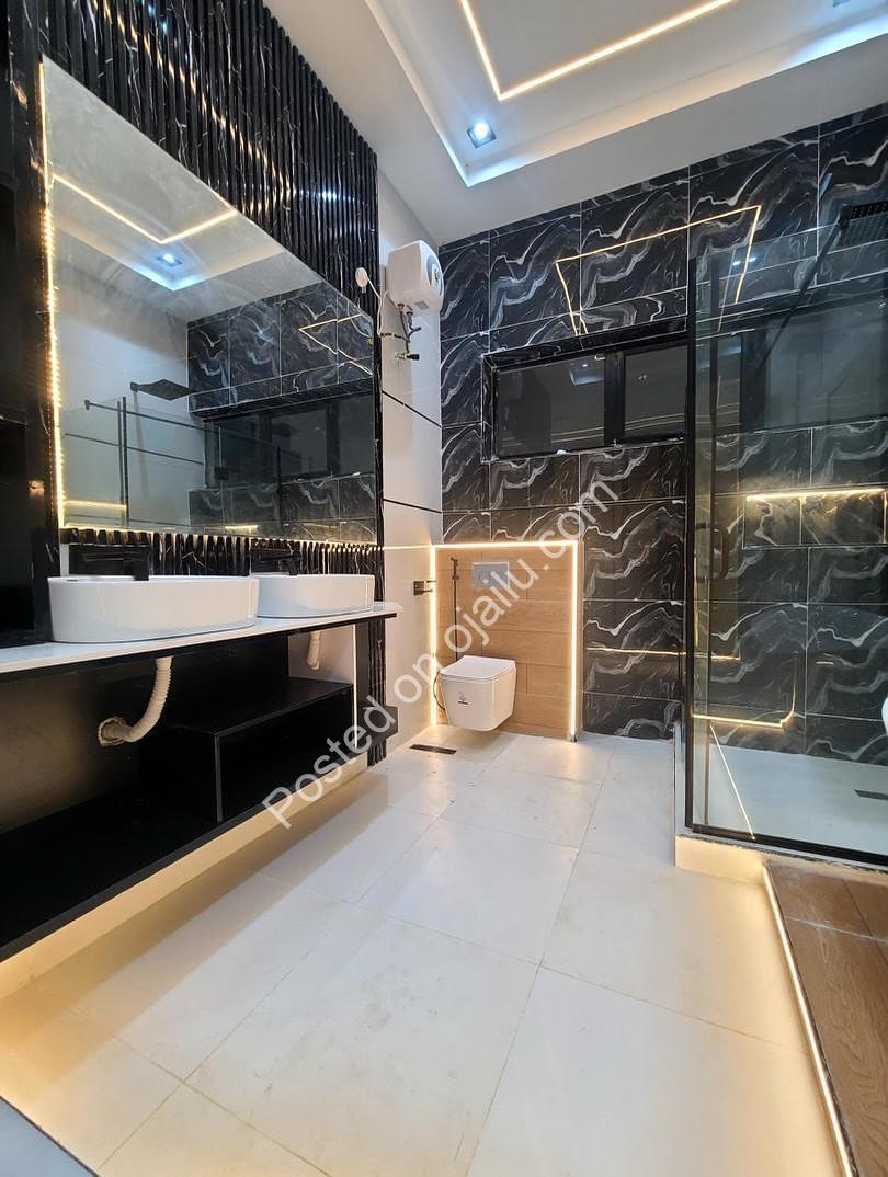 Luxury 5-Bedroom Estate with Private Pool in Ikota GRA