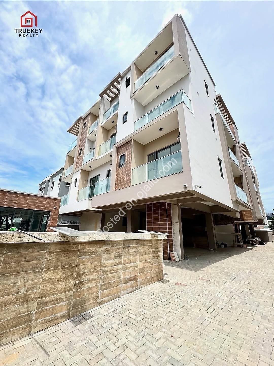 Lekki’s Ologolo Oasis: 2BR with Pool & 24/7 Power