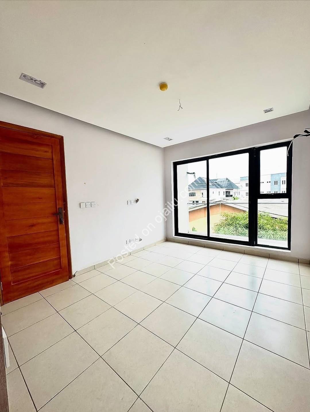 Lekki’s Ologolo Oasis: 2BR with Pool & 24/7 Power