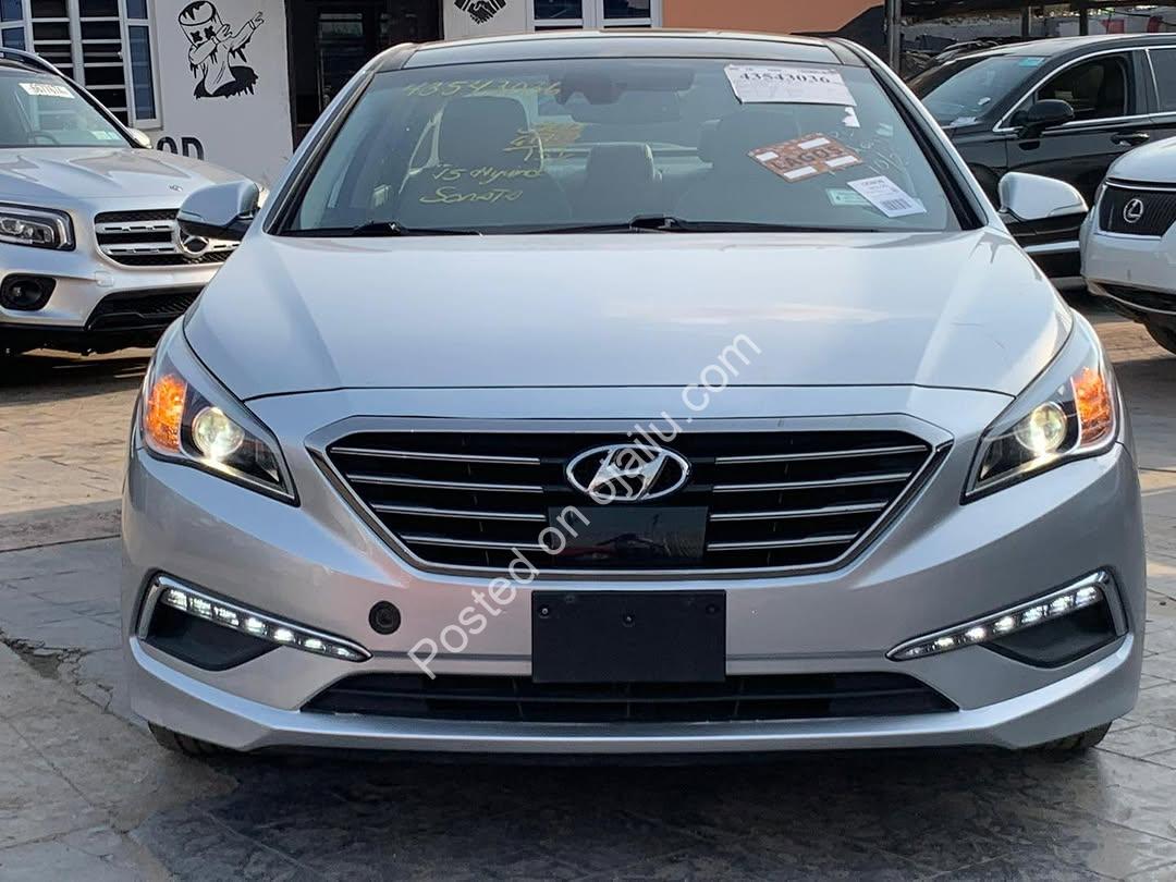 Luxury Sonata: Panoramic Roof & Smart Tech