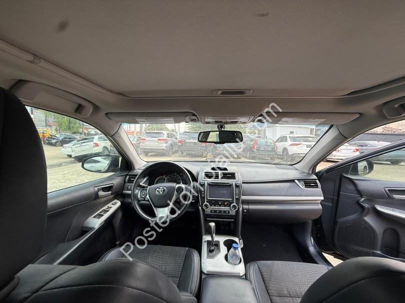 Black-on-Black 2014 Camry SE: Power & Tech