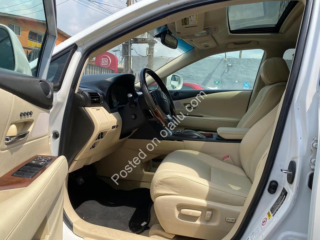 Unregistered Lexus RX350: Luxury Awaits