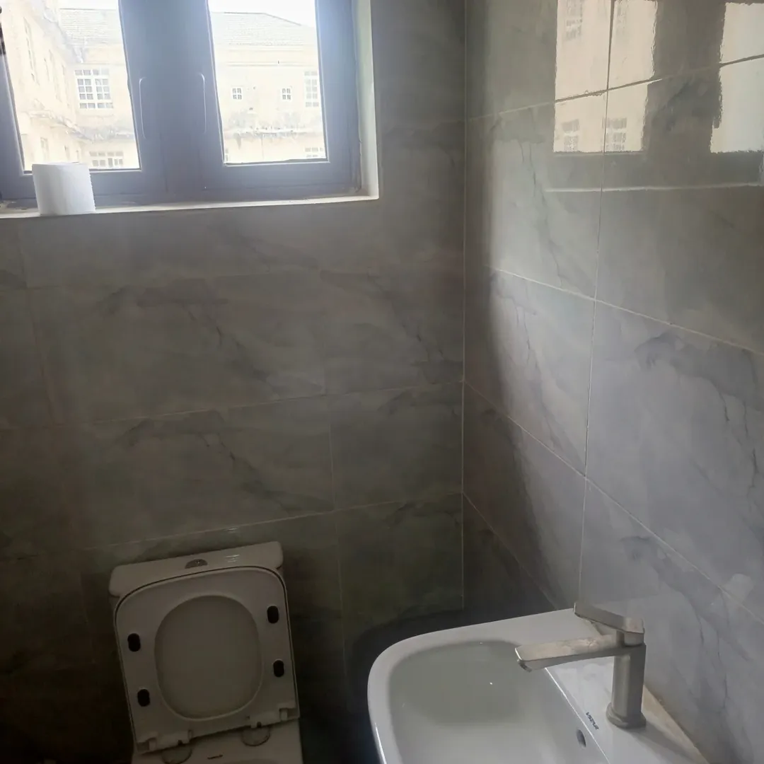 Mabushi Gem: Modern 2-Bed with Pool, Gym & Airbnb Potential