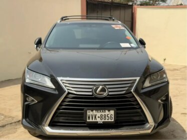 Luxury Lexus RX350: Pano Roof & Accident-Free