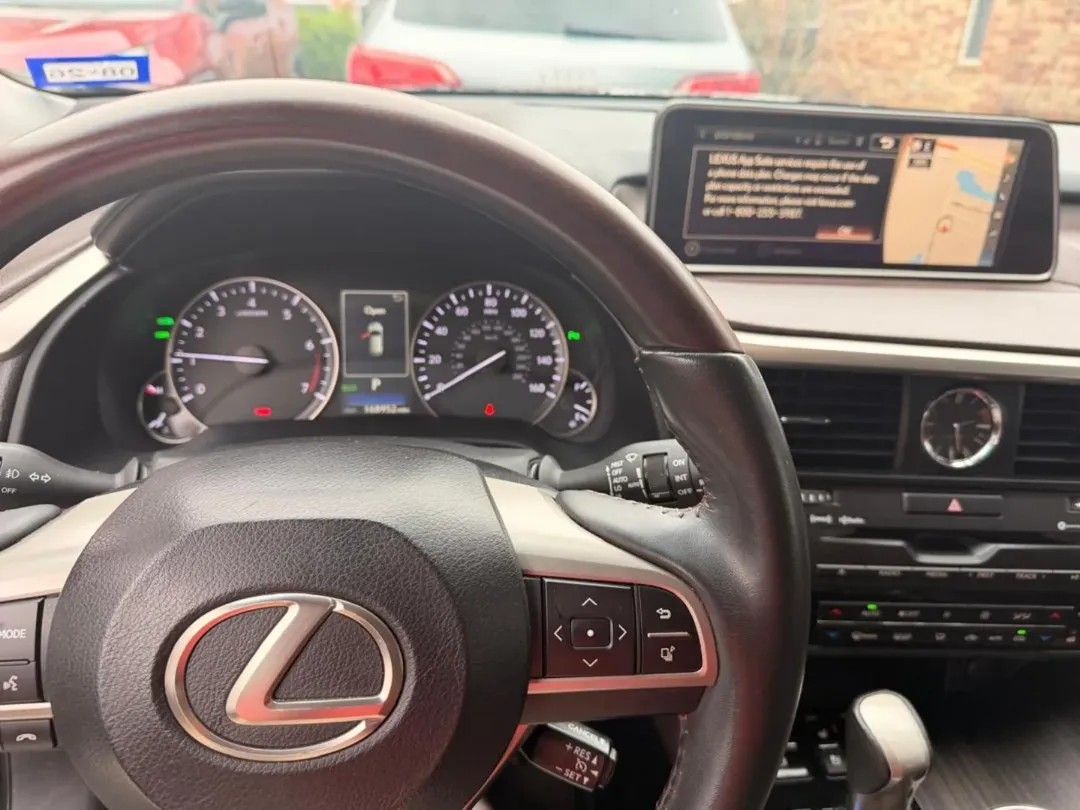 Luxury Lexus RX350: Pano Roof & Accident-Free