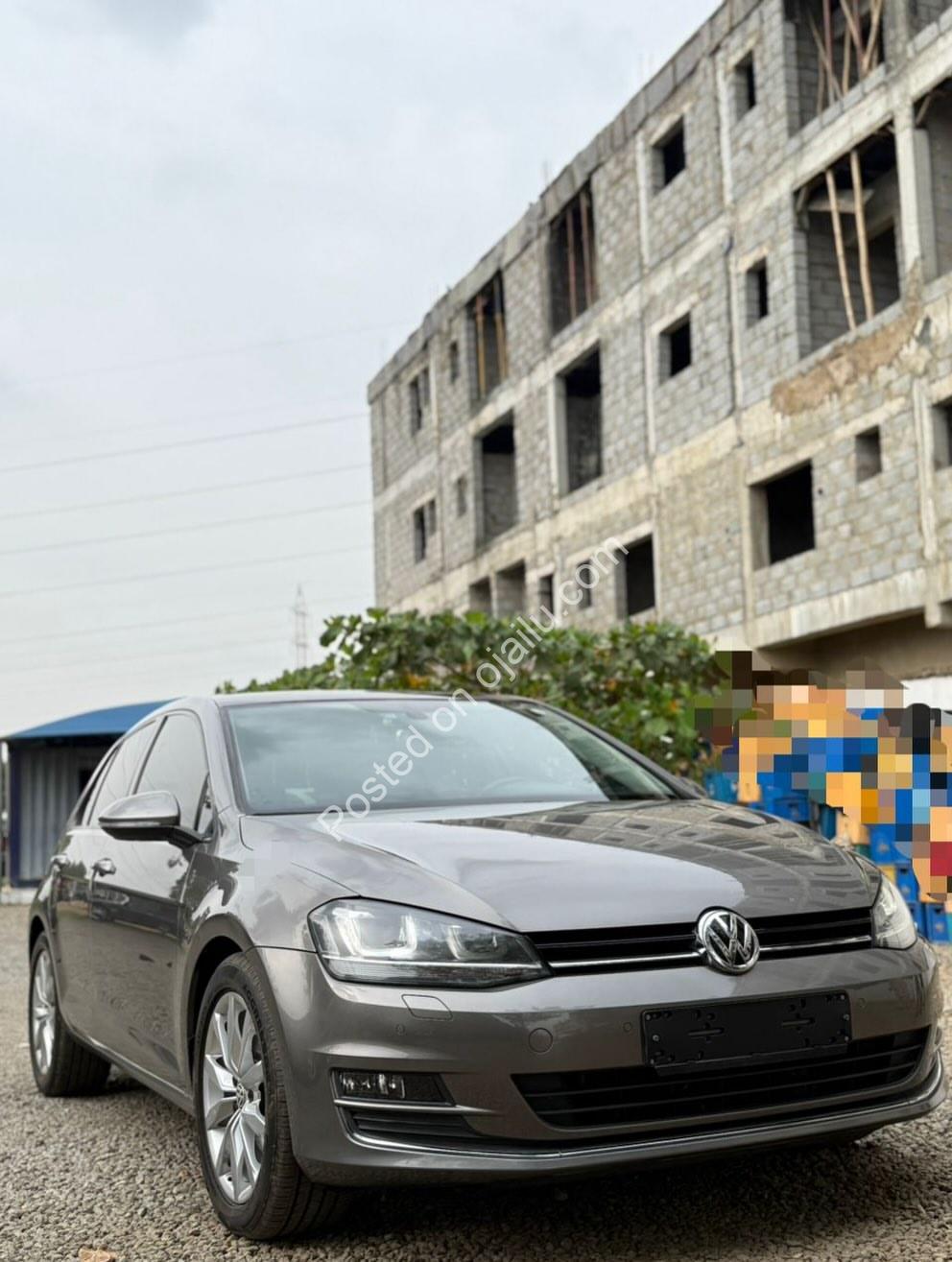 2017 VW Golf: Panoramic Roof, Leather & Keyless Entry