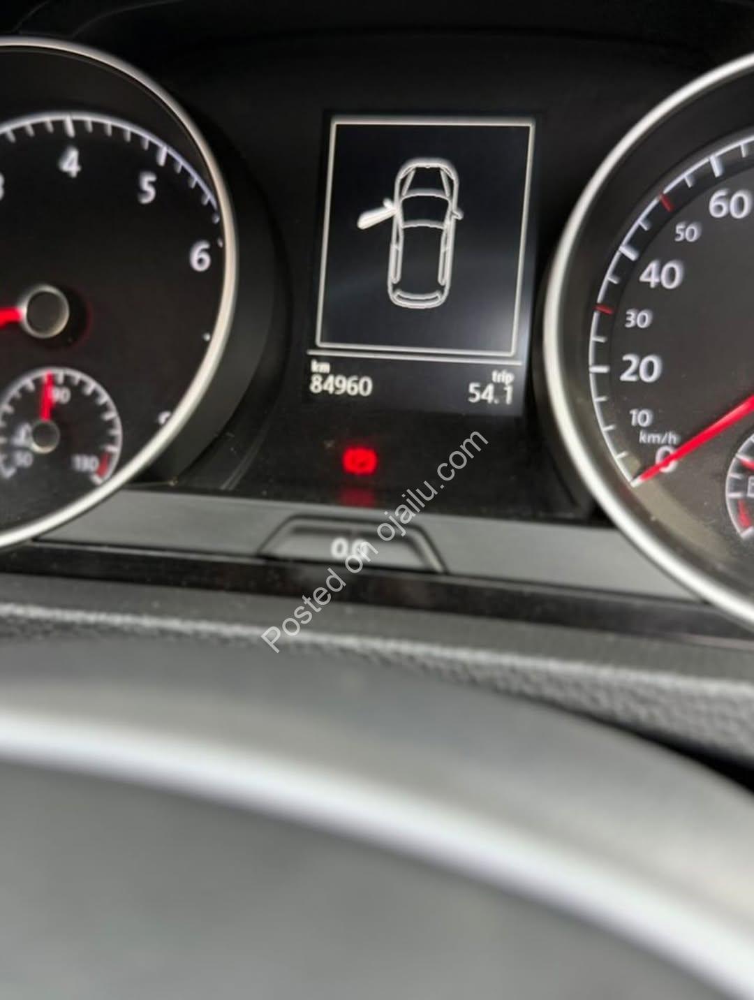 2017 VW Golf: Panoramic Roof, Leather & Keyless Entry