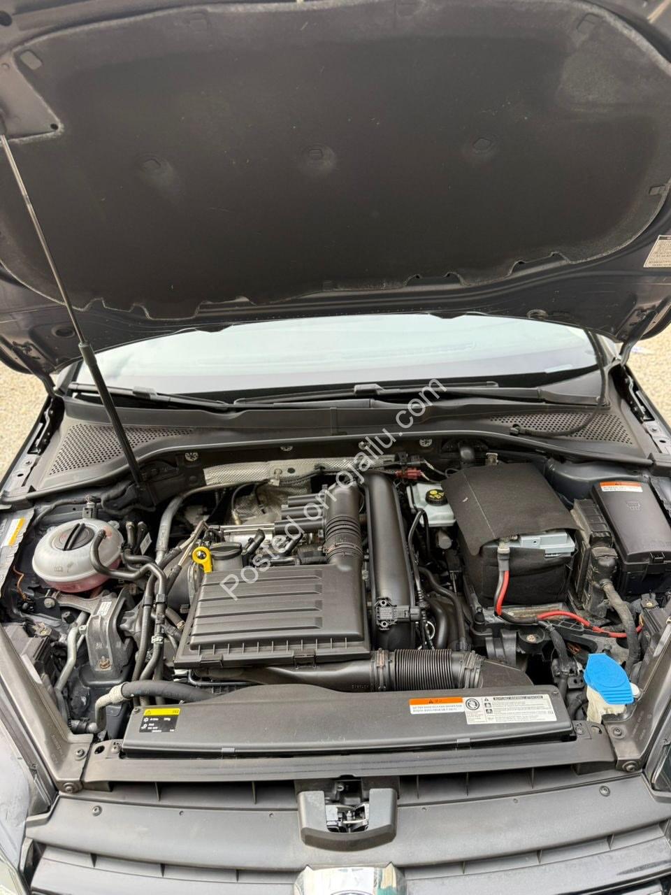 2017 VW Golf: Panoramic Roof, Leather & Keyless Entry