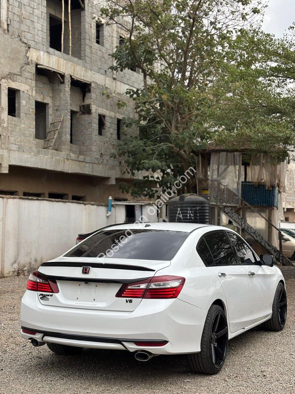 Luxury Meets Value: 2016 Honda Accord V6