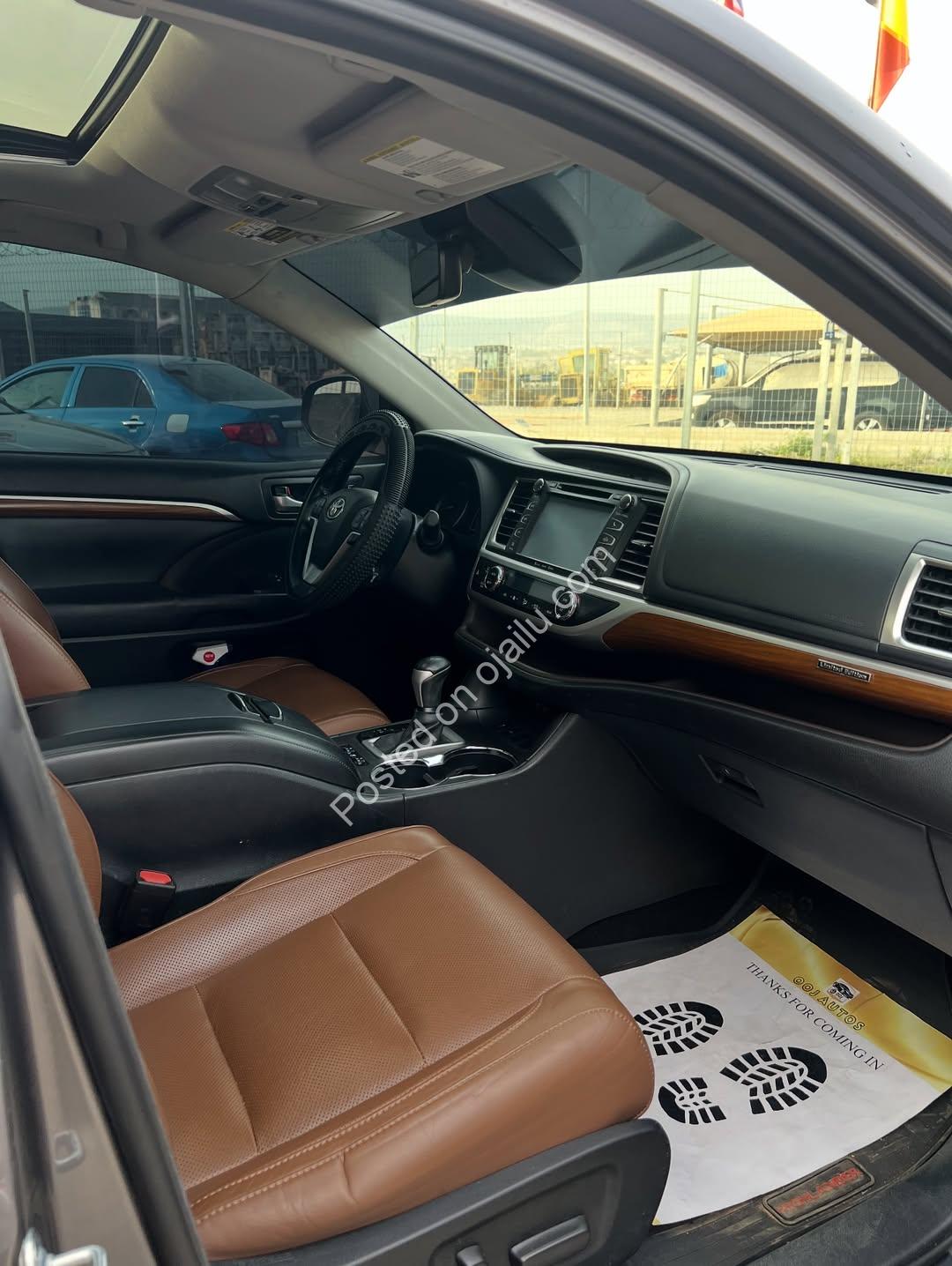 2018 Toyota Highlander: Luxury 7-Seater SUV, Just ₦29M