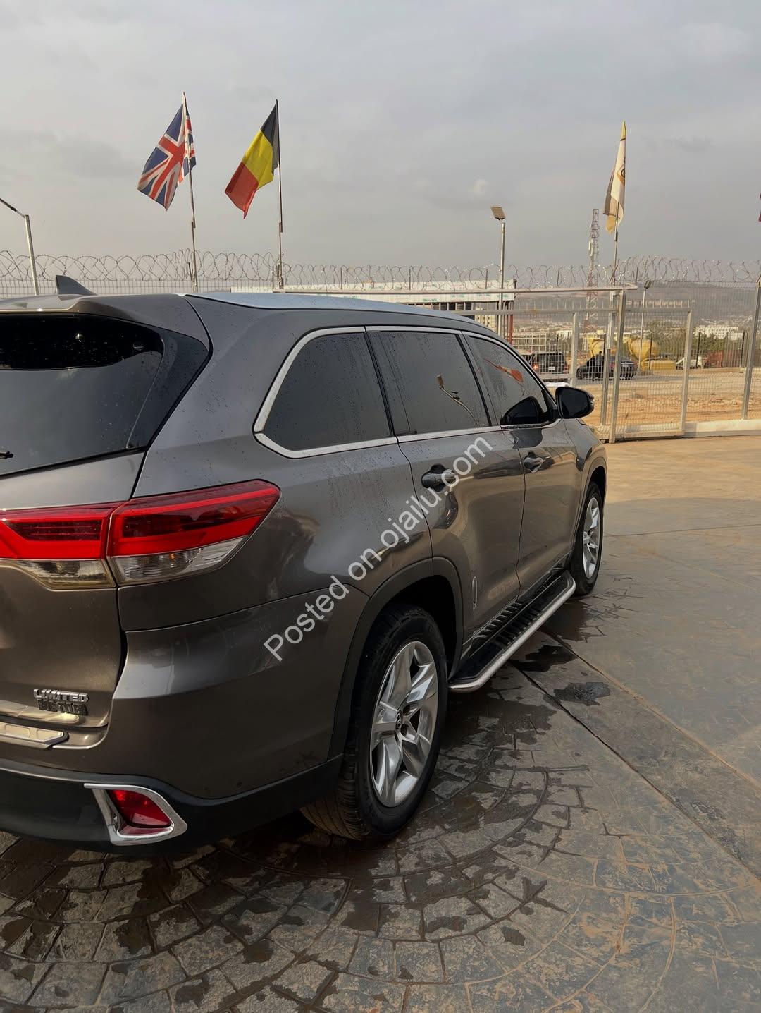 2018 Toyota Highlander: Luxury 7-Seater SUV, Just ₦29M