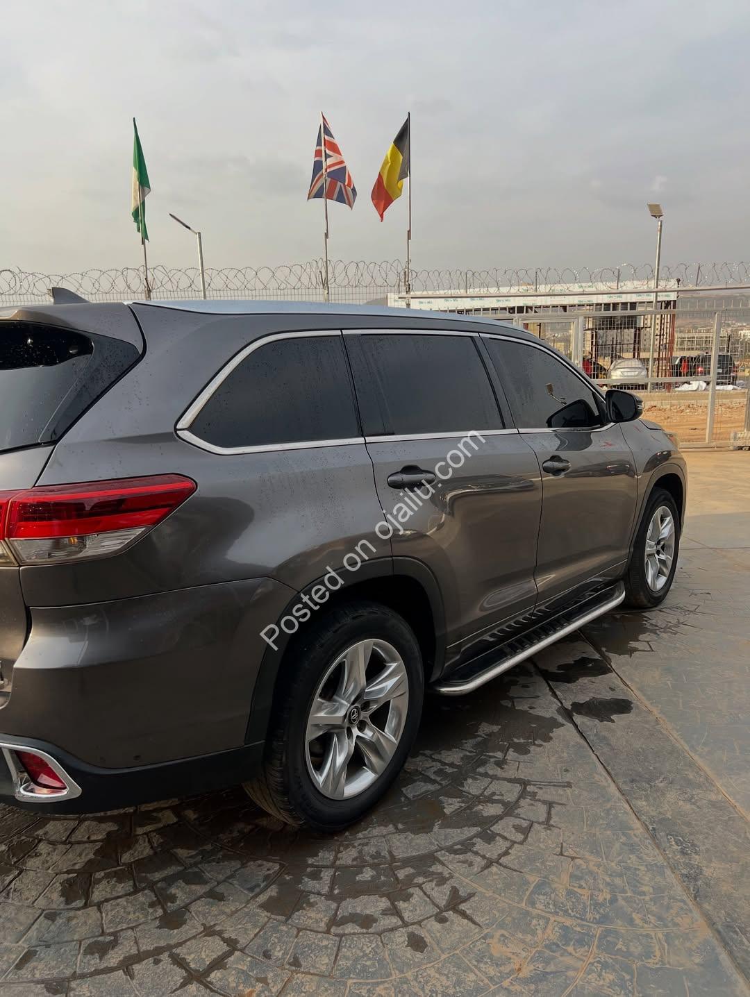 2018 Toyota Highlander: Luxury 7-Seater SUV, Just ₦29M