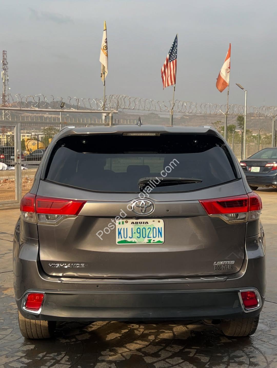 2018 Toyota Highlander: Luxury 7-Seater SUV, Just ₦29M