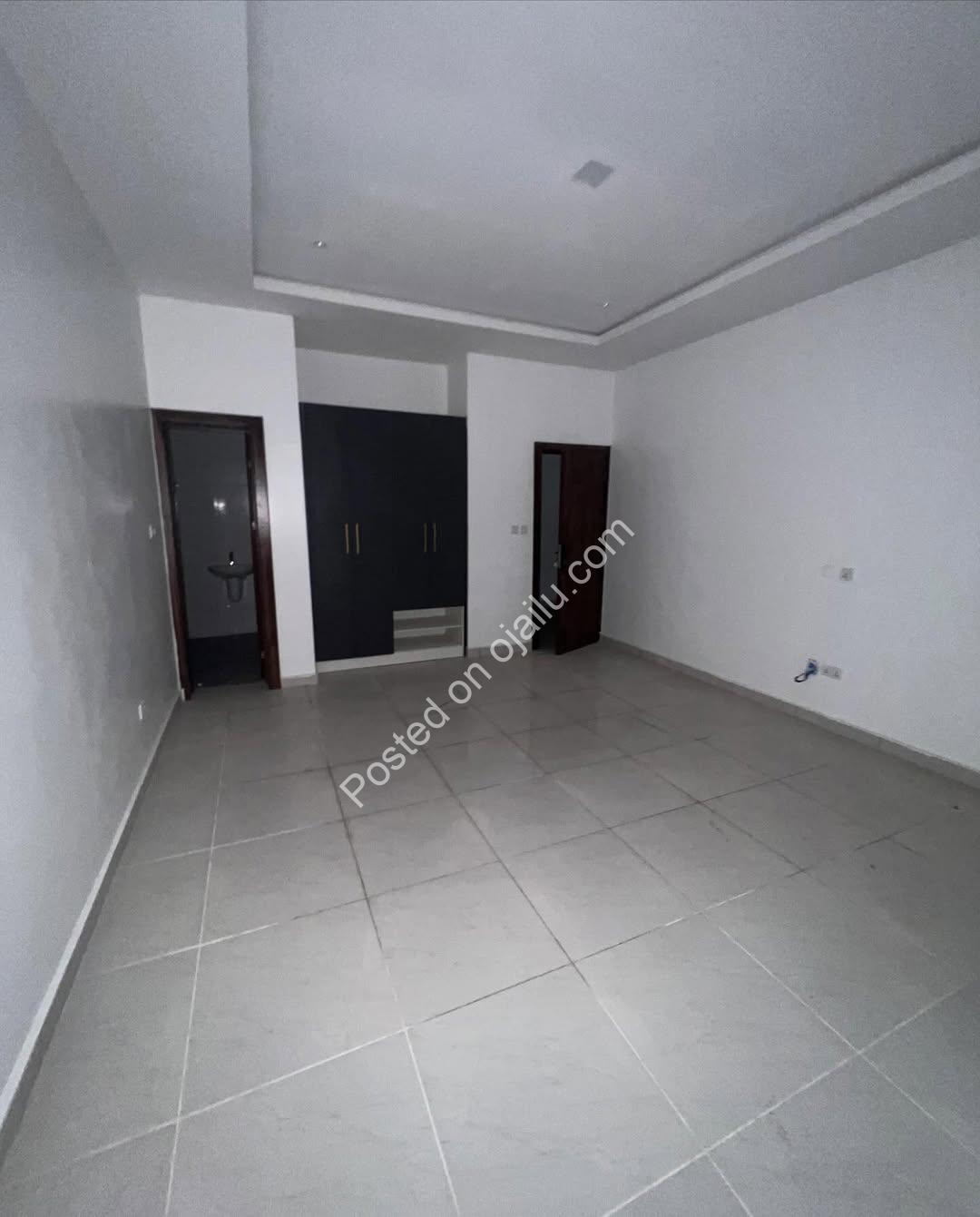 Lekki’s Finest: 2-Bed Ensuite Gem