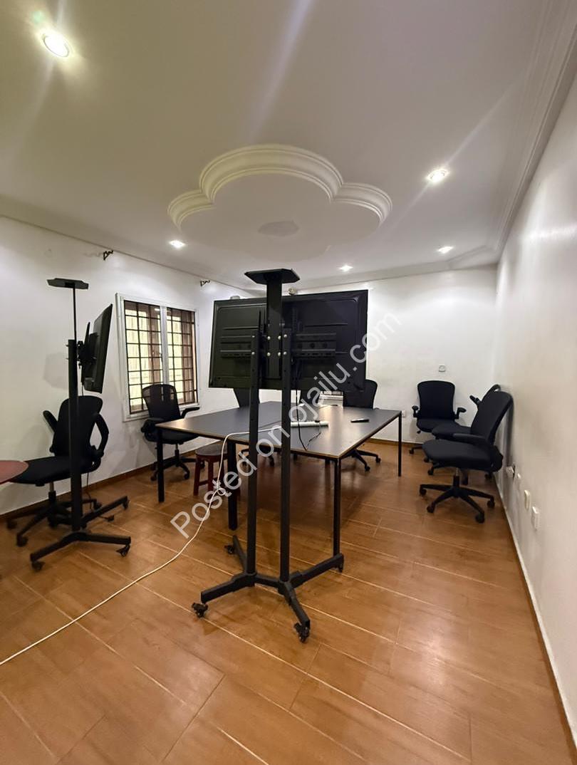 Lekki’s Ultimate 5-Bed Family Oasis with Pool