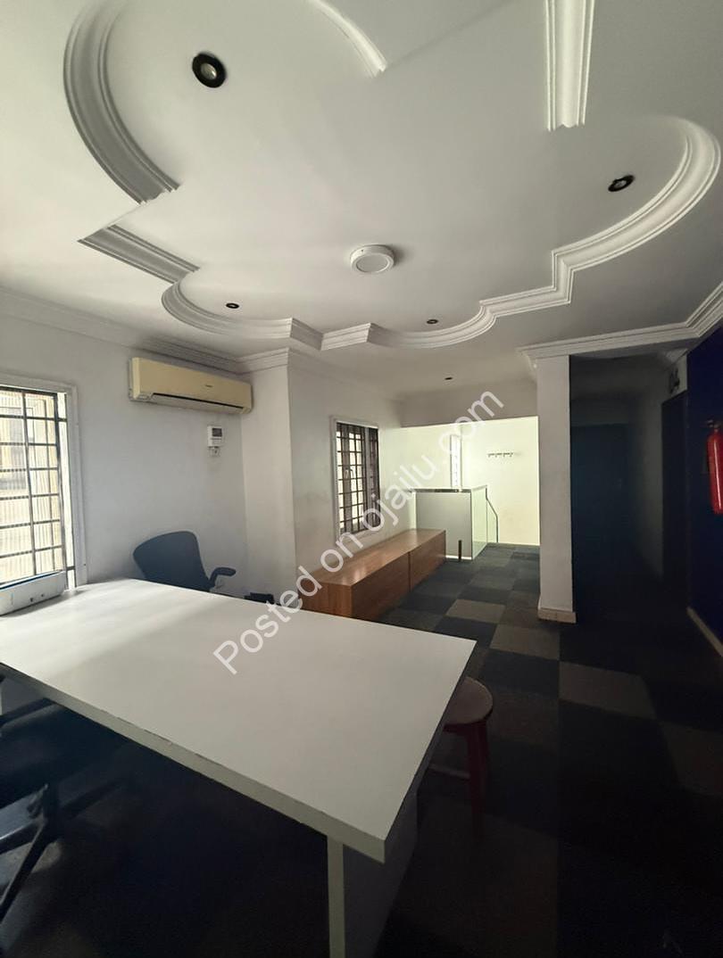 Lekki’s Ultimate 5-Bed Family Oasis with Pool