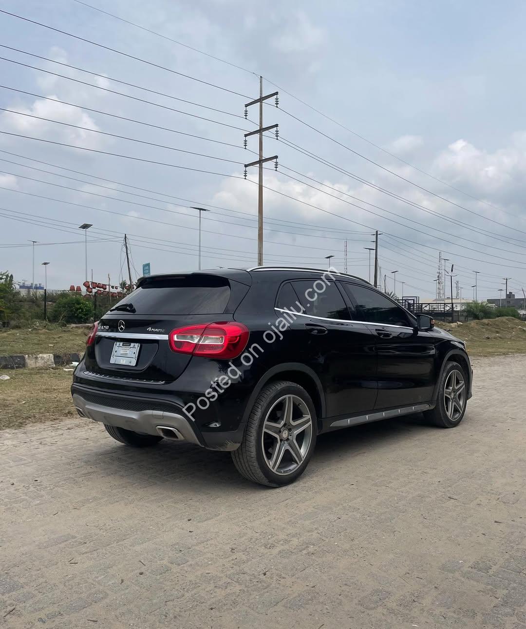 Luxury SUV: 2016 Mercedes GLA250 4MATIC