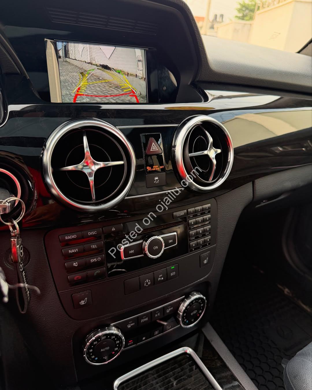 Luxury SUV: Power, Comfort & Prestige