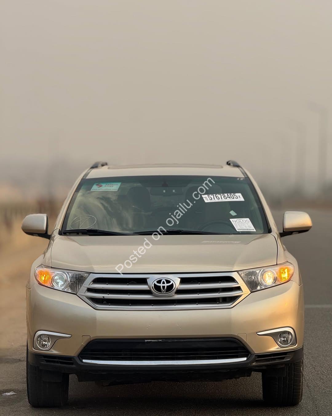 Luxury 2013 Toyota Highlander V6 – Abuja