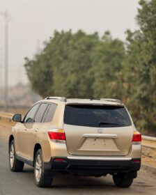 Luxury 2013 Toyota Highlander V6 – Abuja