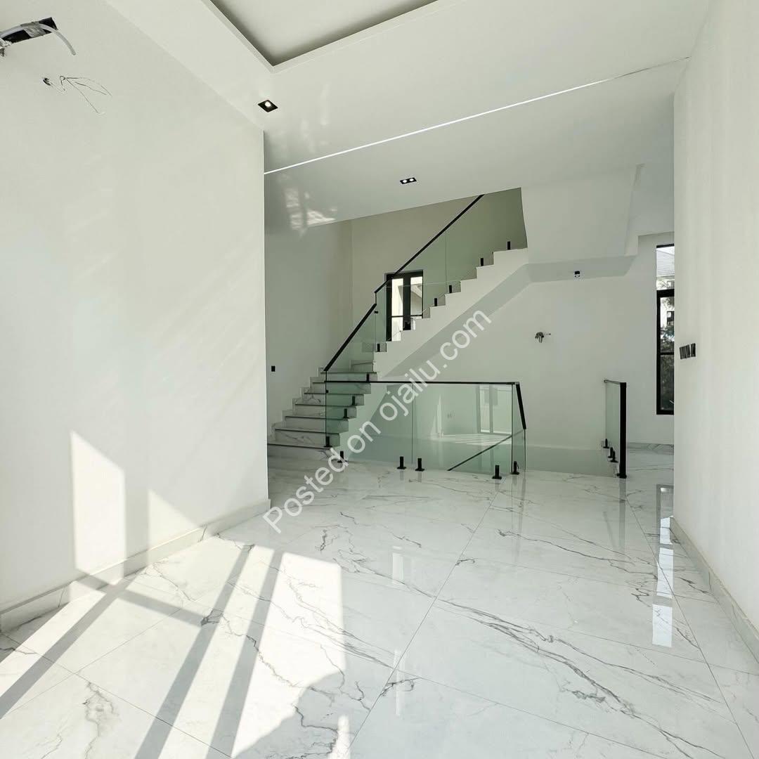 Lekki’s Ultimate 5-Bedroom Estate Oasis with Pool