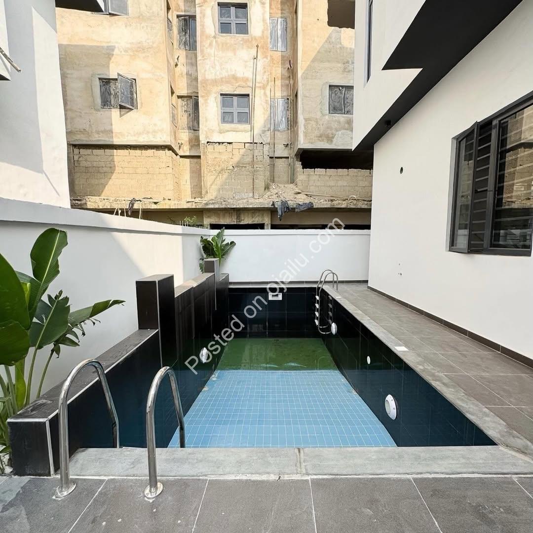 Lekki’s Ultimate 5-Bedroom Estate Oasis with Pool