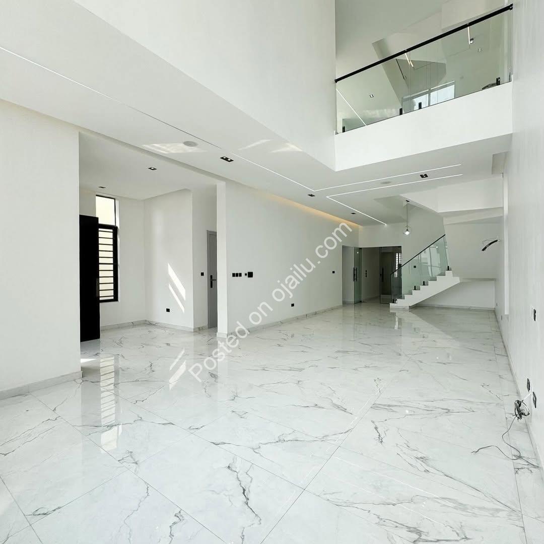 Lekki’s Ultimate 5-Bedroom Estate Oasis with Pool