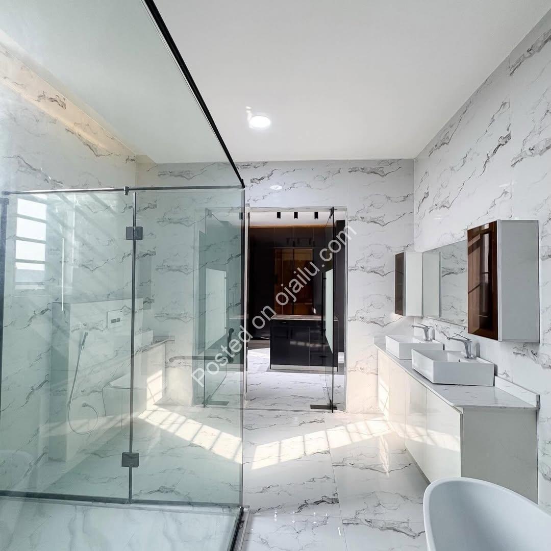 Lekki’s Ultimate 5-Bedroom Estate Oasis with Pool
