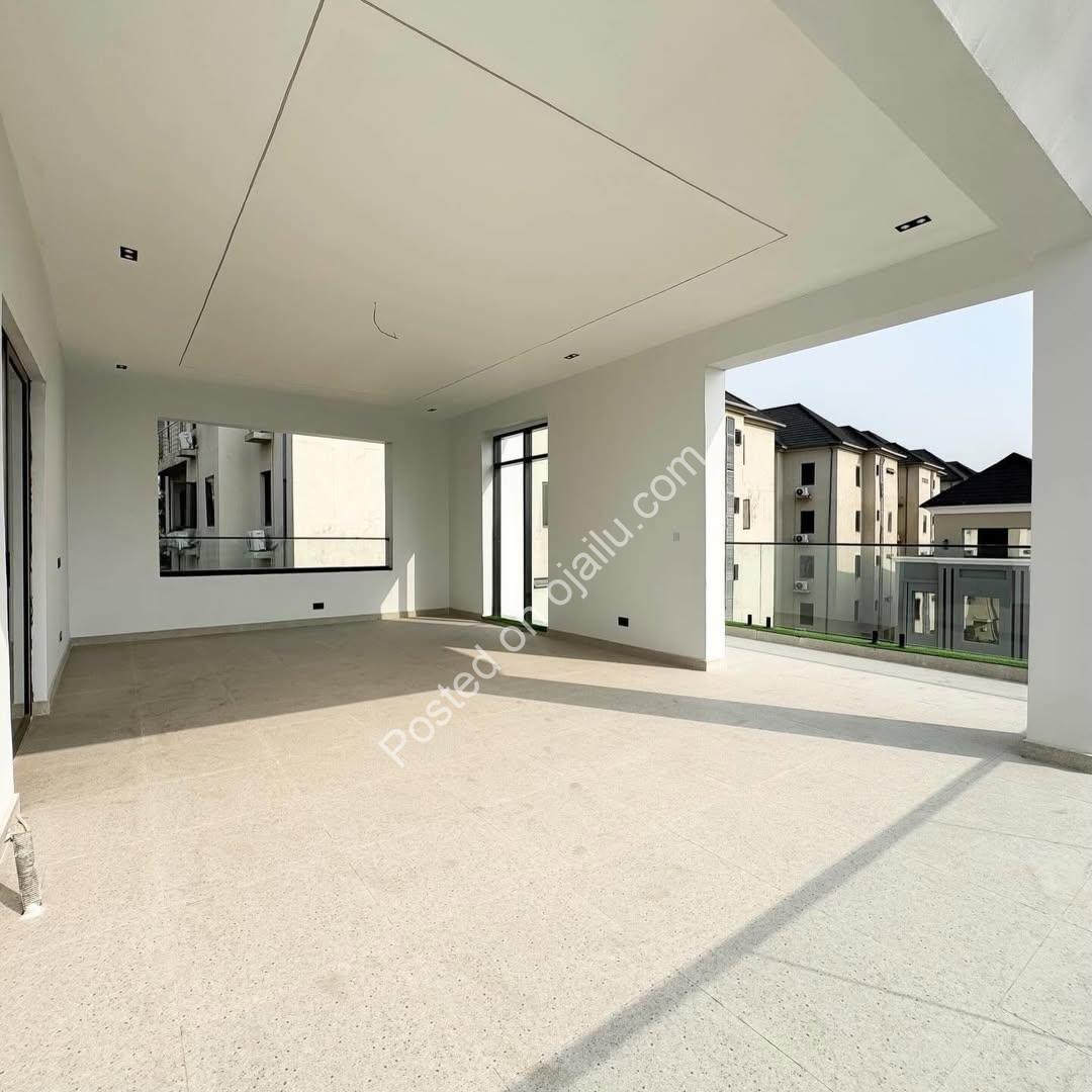 Lekki’s Ultimate 5-Bedroom Estate Oasis with Pool