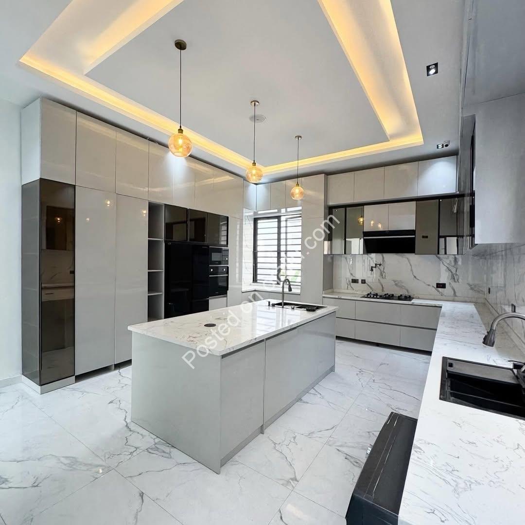 Lekki’s Ultimate 5-Bedroom Estate Oasis with Pool