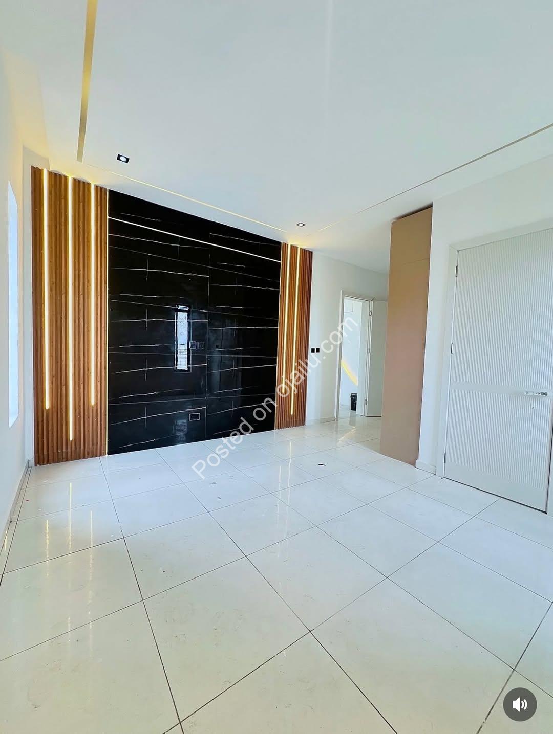 Sophisticated 4/5-Bedroom Duplex with Pool in Lekki