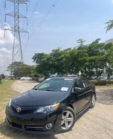 2014 Toyota Camry SE: Accident-Free & Urgently Priced