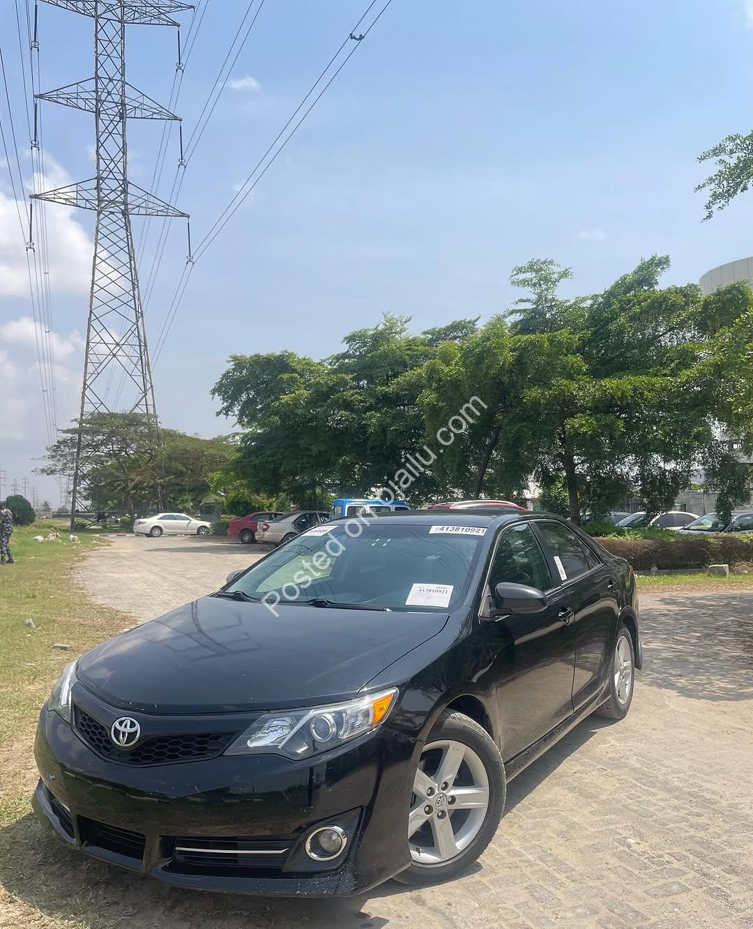 2014 Toyota Camry SE: Accident-Free & Urgently Priced