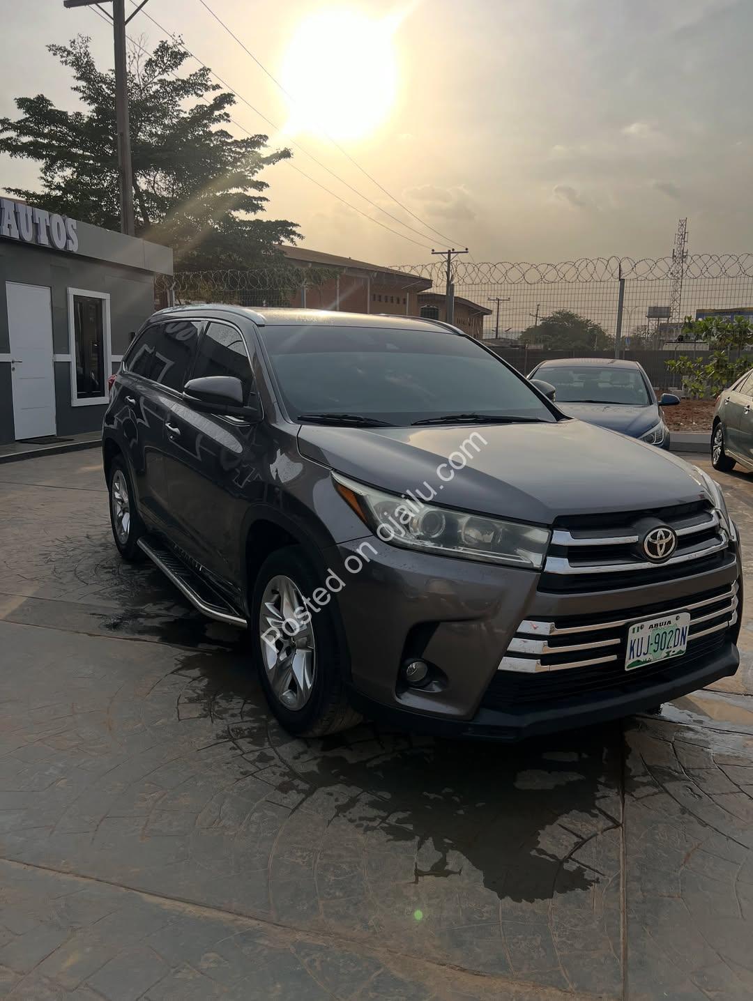 2018 Toyota Highlander: Luxury 7-Seater SUV, Just ₦29M