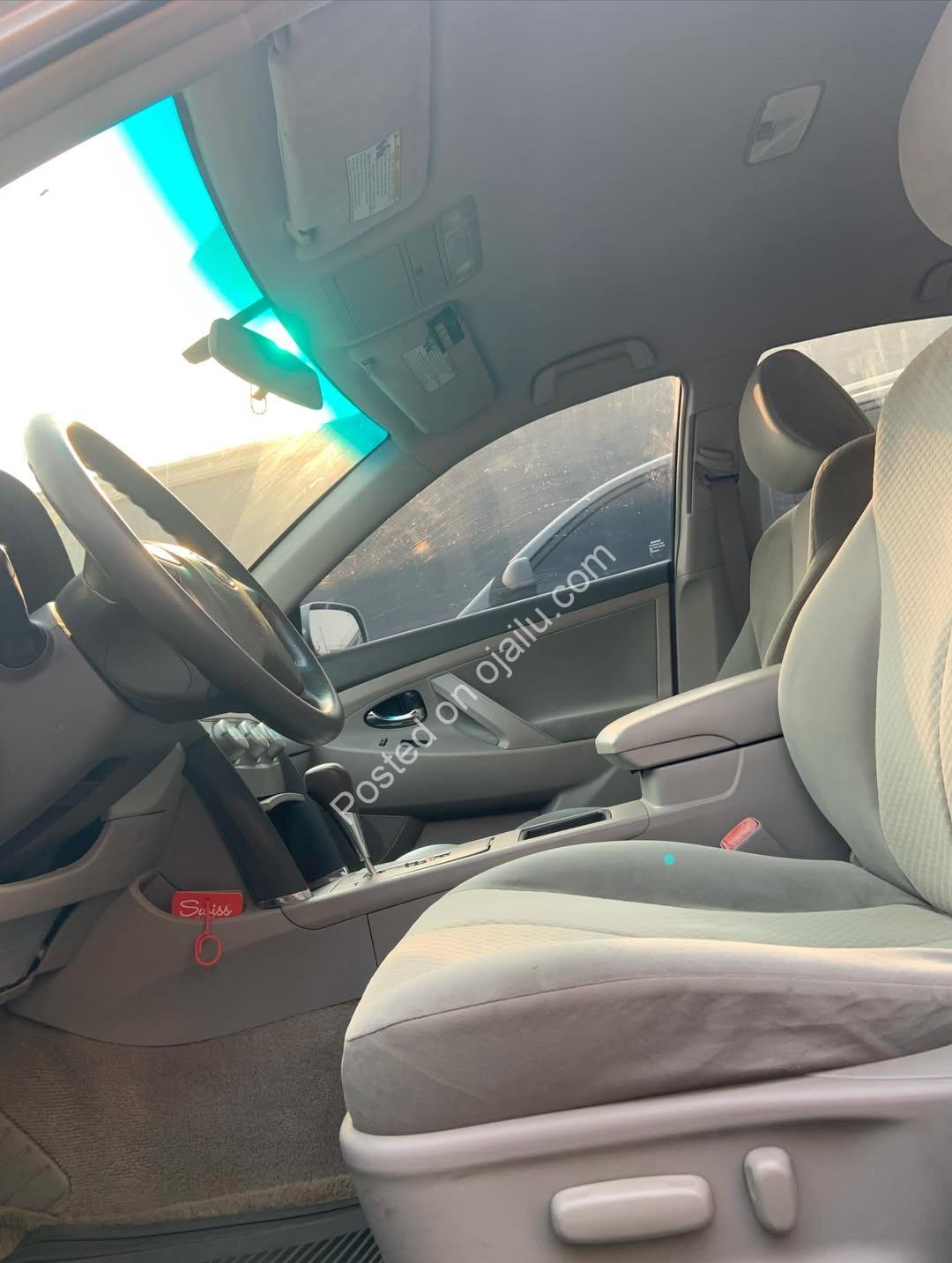 2009 Toyota Camry: Reliable & Affordable Luxury