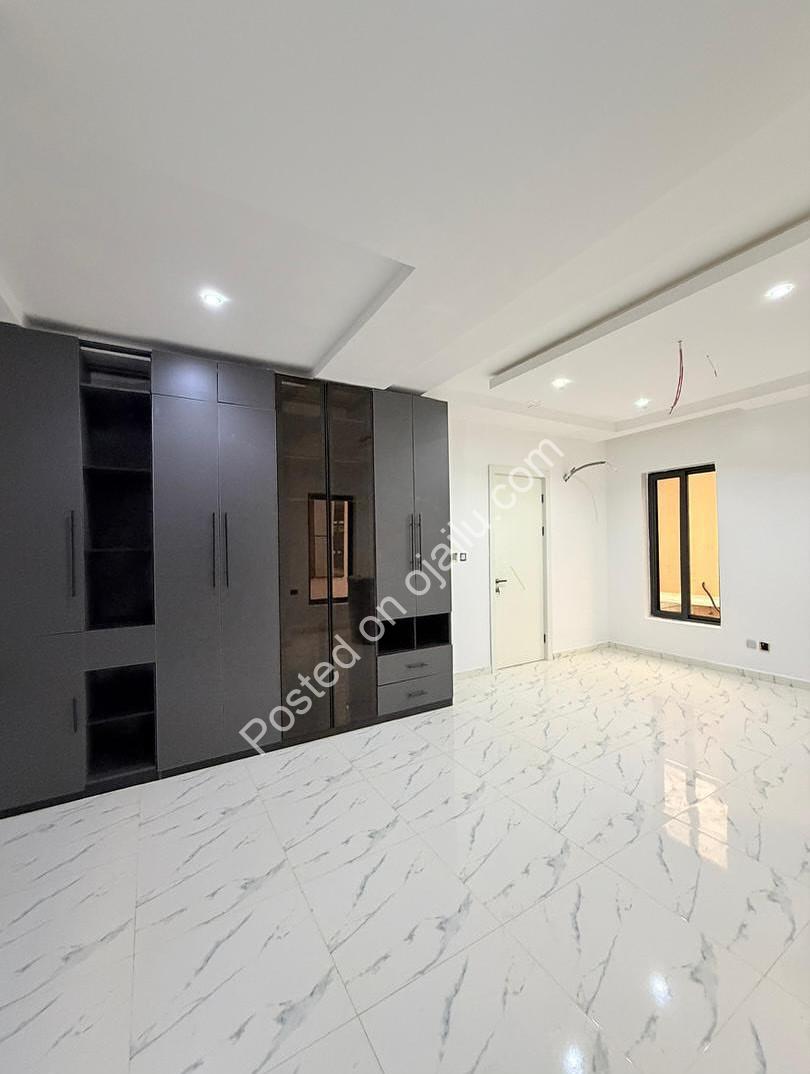 Lekki Phase 1’s Finest: A Brand New 4-Bedroom Masterpiece