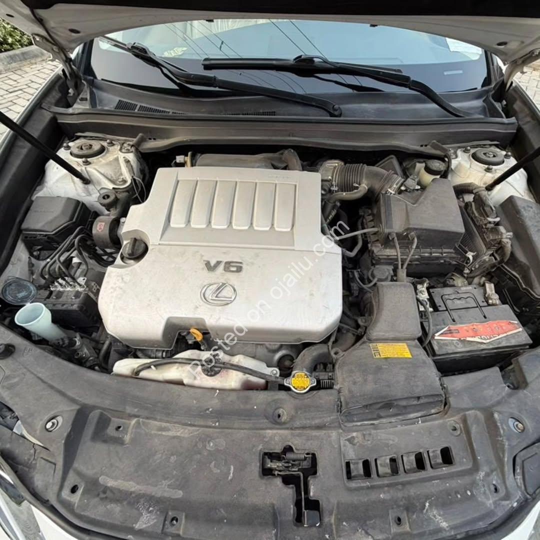 2014 Lexus ES350: Luxe & Low-Mileage