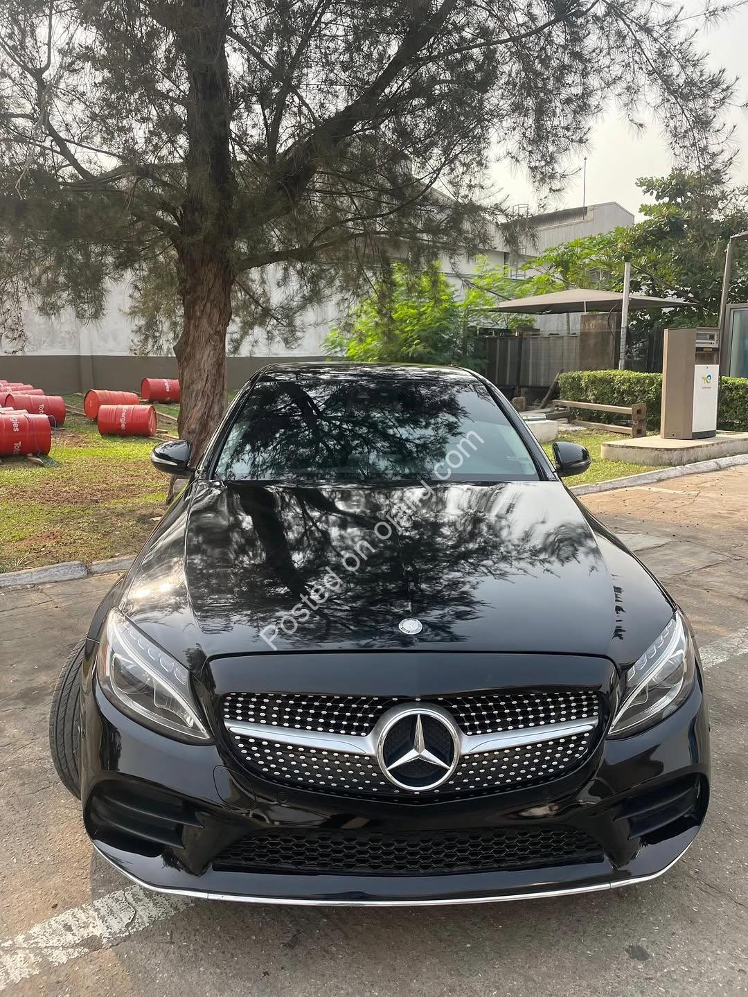 Luxury Sport Sedan: 2017 Mercedes C 300