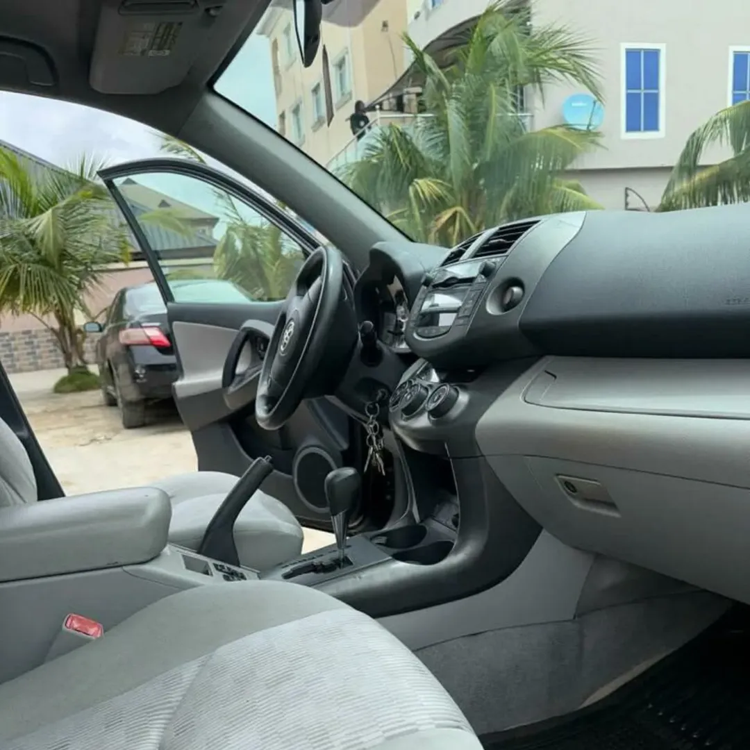 Luxury 2012 RAV4 Limited: Sunroof & Papers