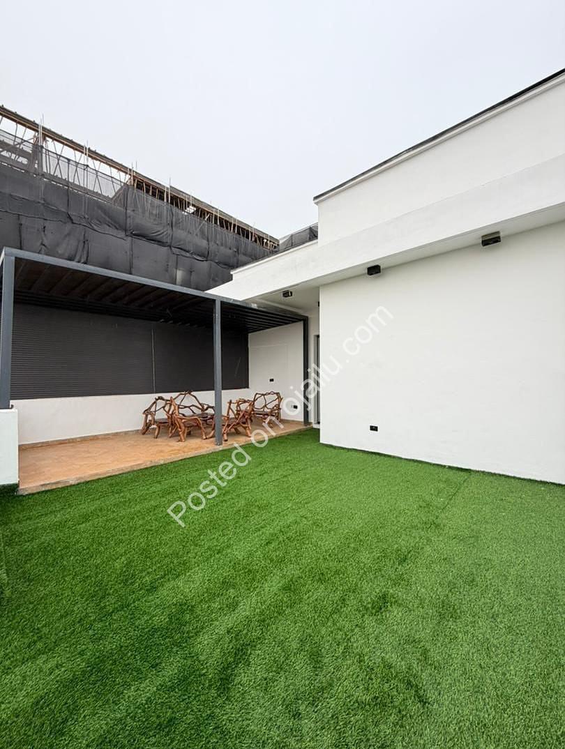 Lagos Luxury Estate: 5BR Duplex with Pool & Cinema
