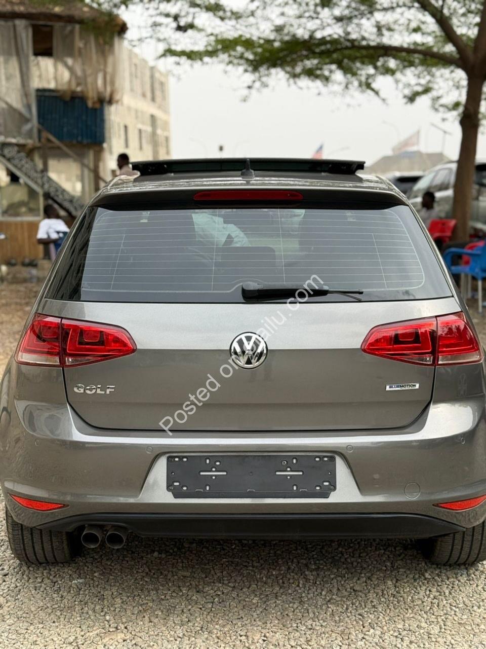 2017 VW Golf: Panoramic Roof, Leather & Keyless Entry