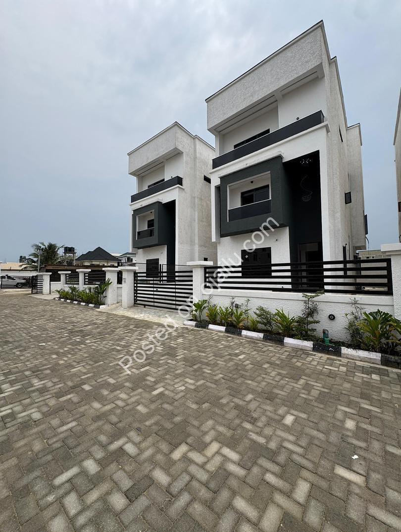 Lekki’s Elite 4-Bed Terraced Duplex